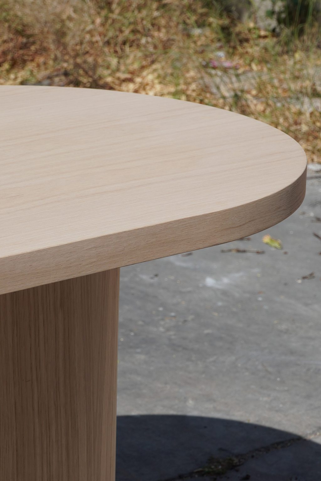 Aurora dining table