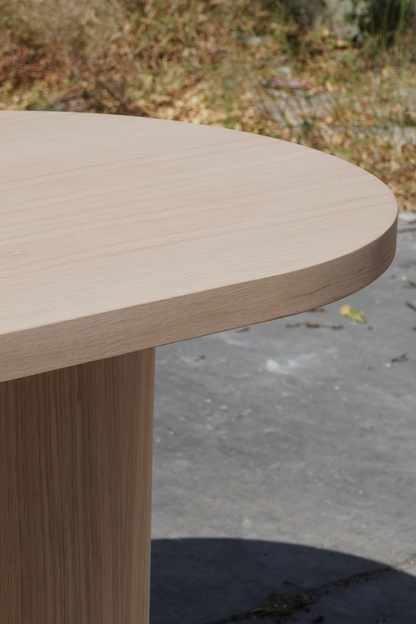 Aurora dining table