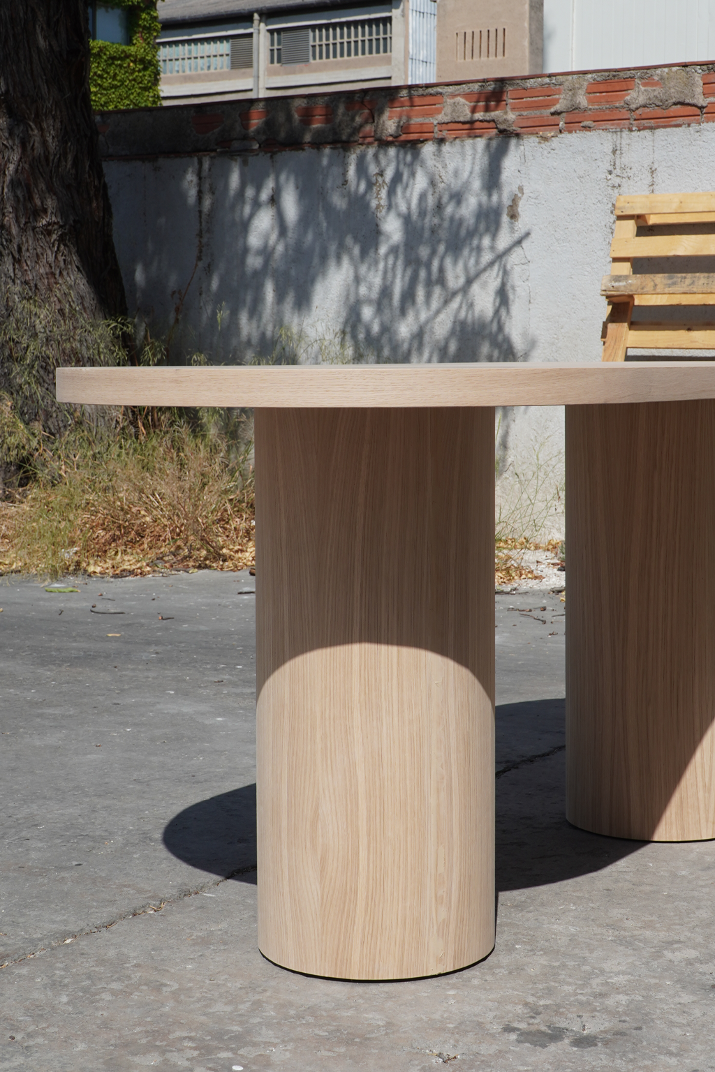 Aurora dining table