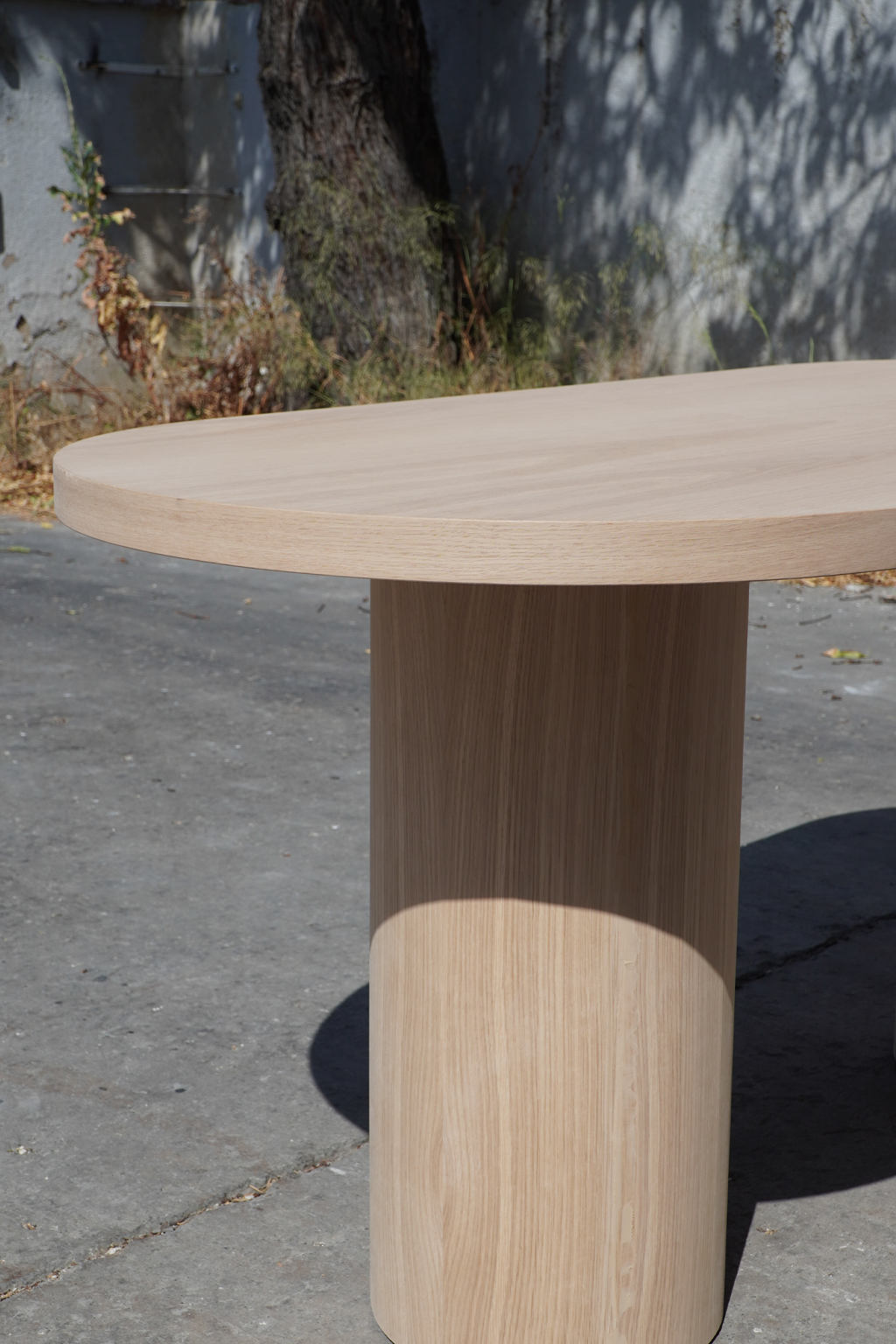 Aurora dining table