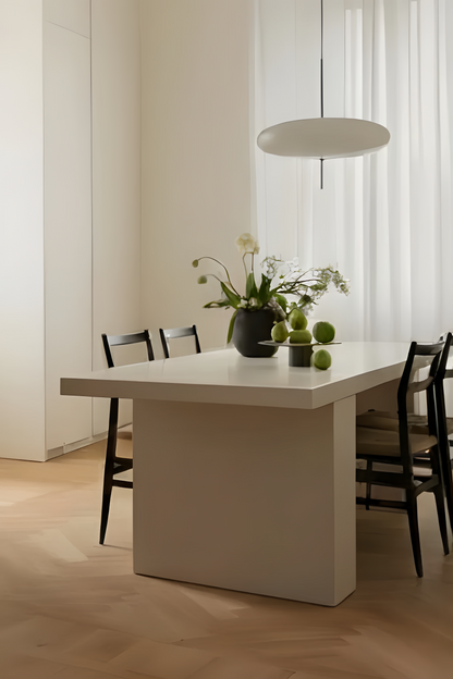 Mesa comedor Renata rectangular de microcemento con diseño depurado y contemporáneo